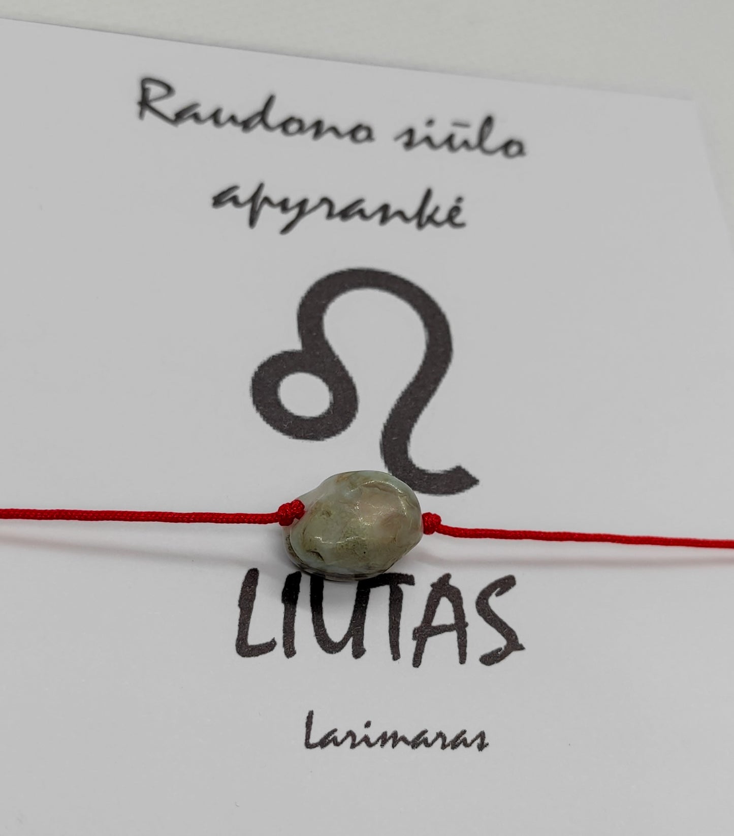 Raudono siūlo apyrankė pagal zodiaką "Liūtas"